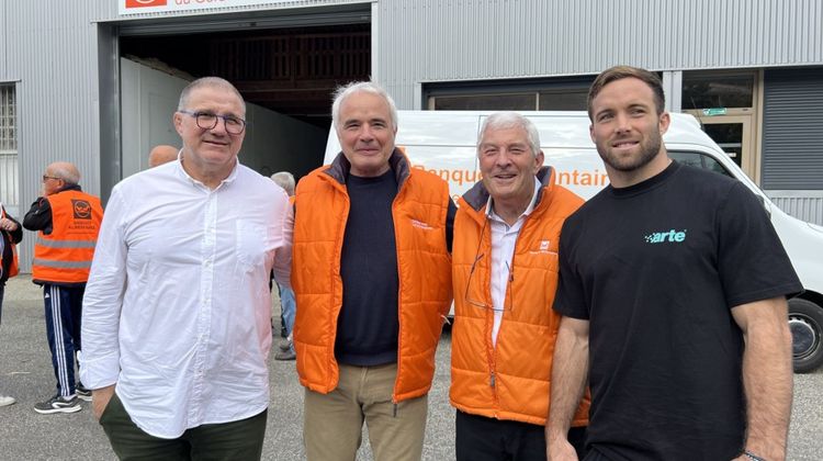 Stéphane Graou et son fils Paul aux côtés de Laurent Talbot et Pierre Buffo de la Banque Alimentaire du Gers